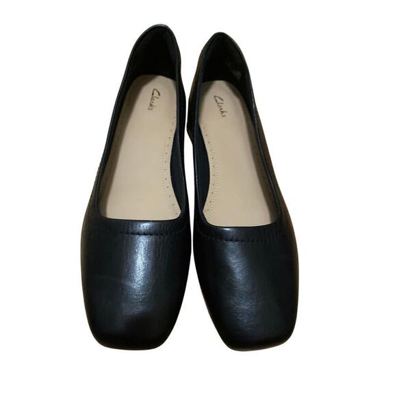 Clarks Seren 30 Court shoe Womens 7.5 Ballet flats Gold Heel Preppy Office black - Picture 1 of 10